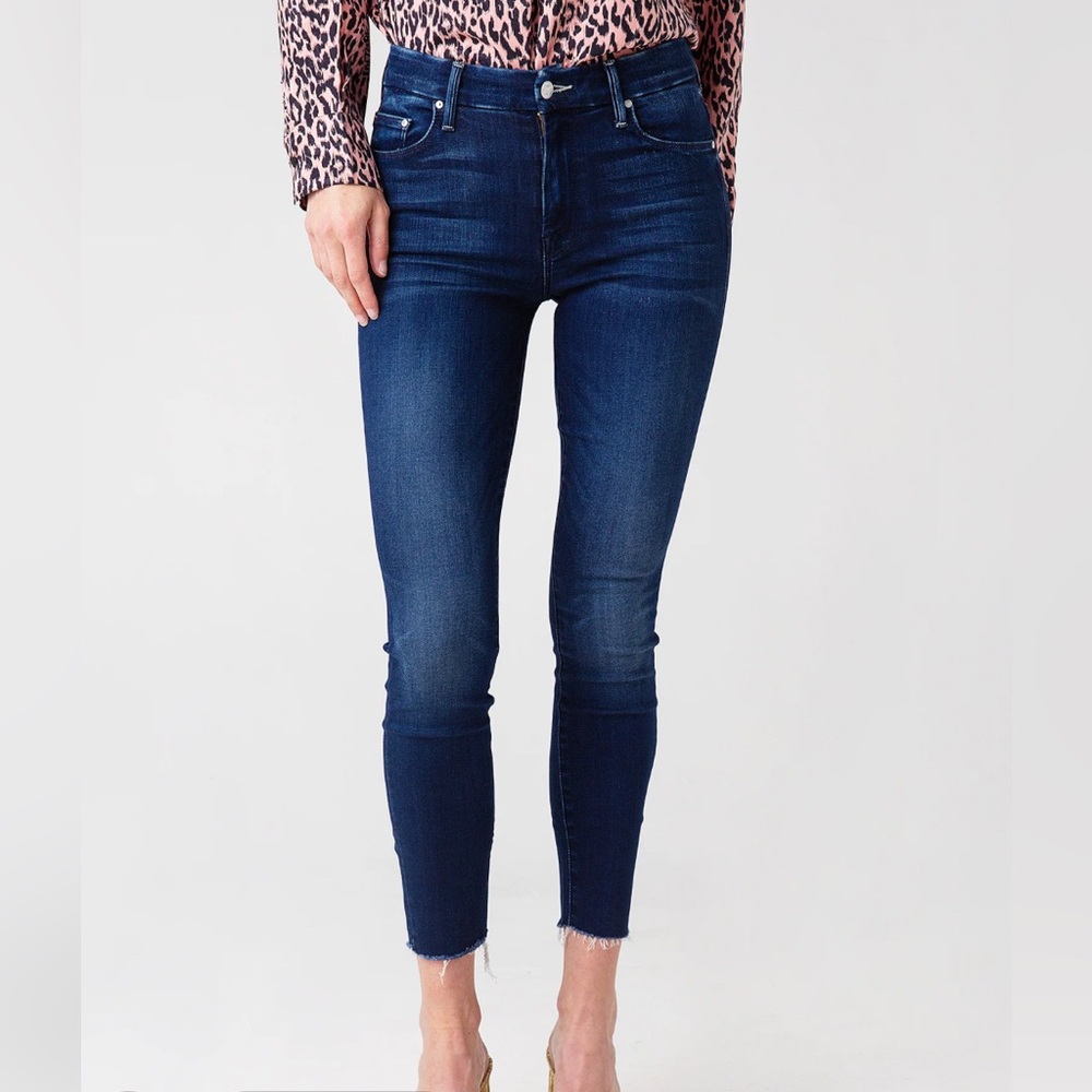 MOTHER high waisted looker jeans with ankle fray in Tongue and chic
